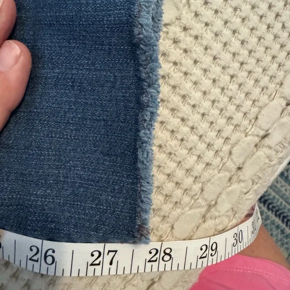 1822 LADIES JEANS DISTRESSED WITH RAW HEM SIZE 12 - Picture 8 of 8